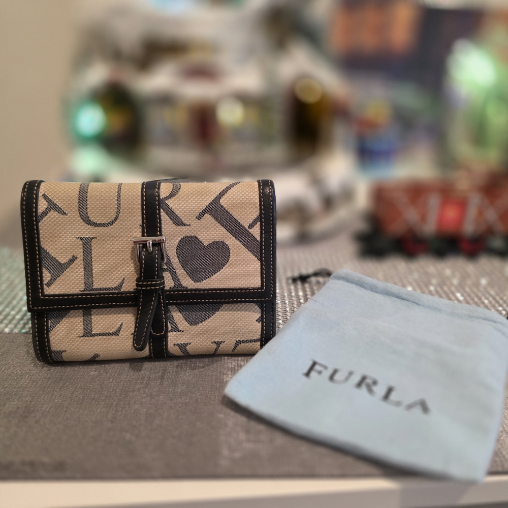Furla wallet fabric "Fura Lio" all-over print, featuring black Leather Trim